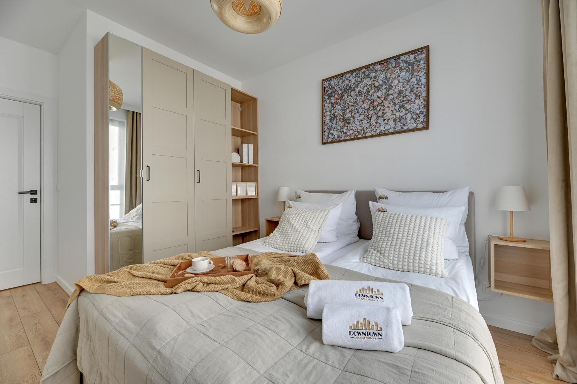Doki Living - Foodhall & Parking By Downtown Apartments Gdansk Ngoại thất bức ảnh
