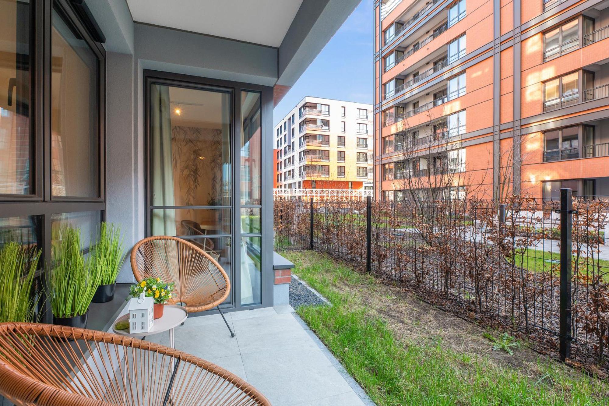 Doki Living - Foodhall & Parking By Downtown Apartments Gdansk Ngoại thất bức ảnh